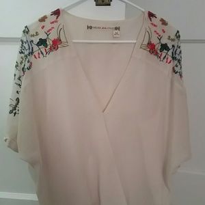 Chelsea &Violet blouse sz Medium